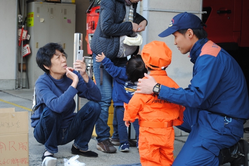 消防士のおにいさんと記念撮影