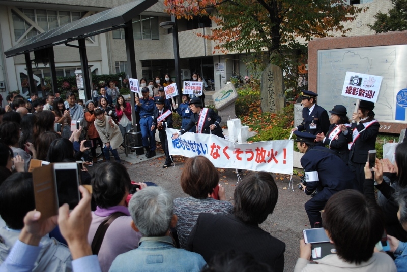山科区総合庁舎前での広報活動