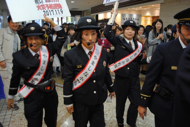 地下連絡通路を移動中