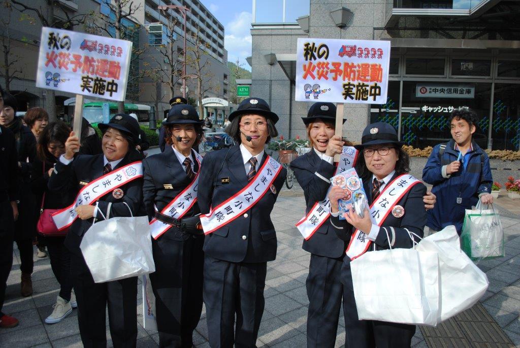山科駅前バスロータリー南側にて