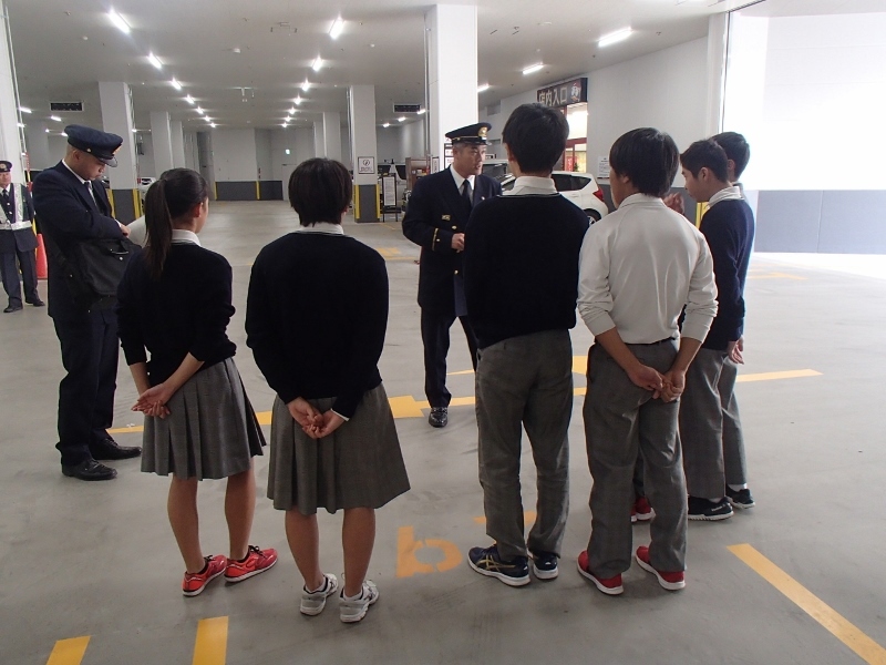火災を防いだり，避難しやすくする設備を見て行きます。