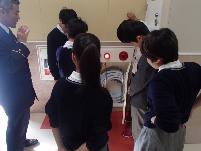 屋内消火栓の説明を聞きました。