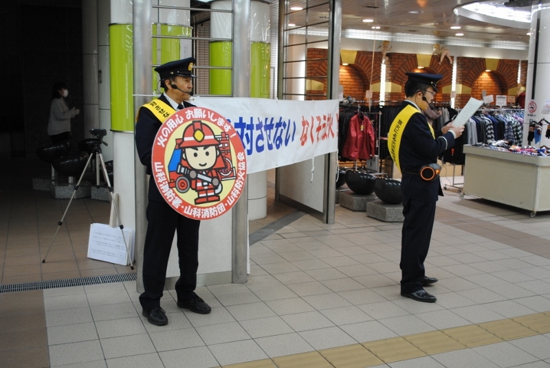 バイリンガル街頭広報