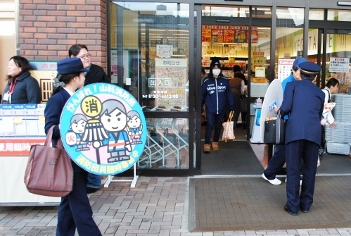 マツヤスーパー大宅店での街頭広報