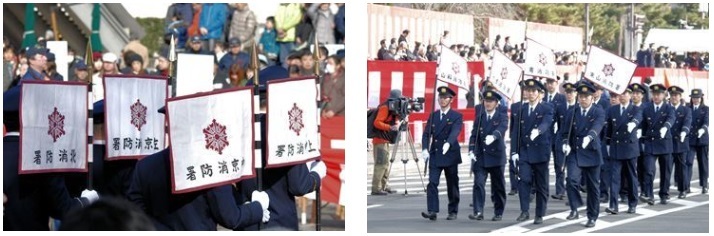 消防士の徒歩分列行進の様子