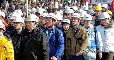 自衛消防隊連絡協議会の分列行進の様子