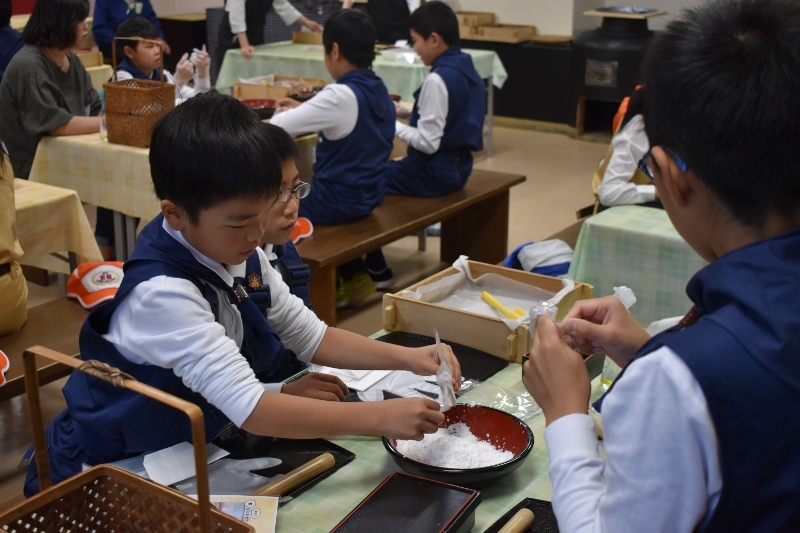 お菓子作り体験の様子（その2）