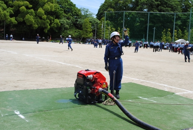 女性消防団員もがんばっています。