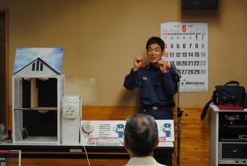手作りの「住宅用火災警報器実験ハウス」