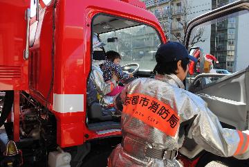 消防車に乗って記念撮影