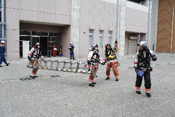 はしご架梯指示
