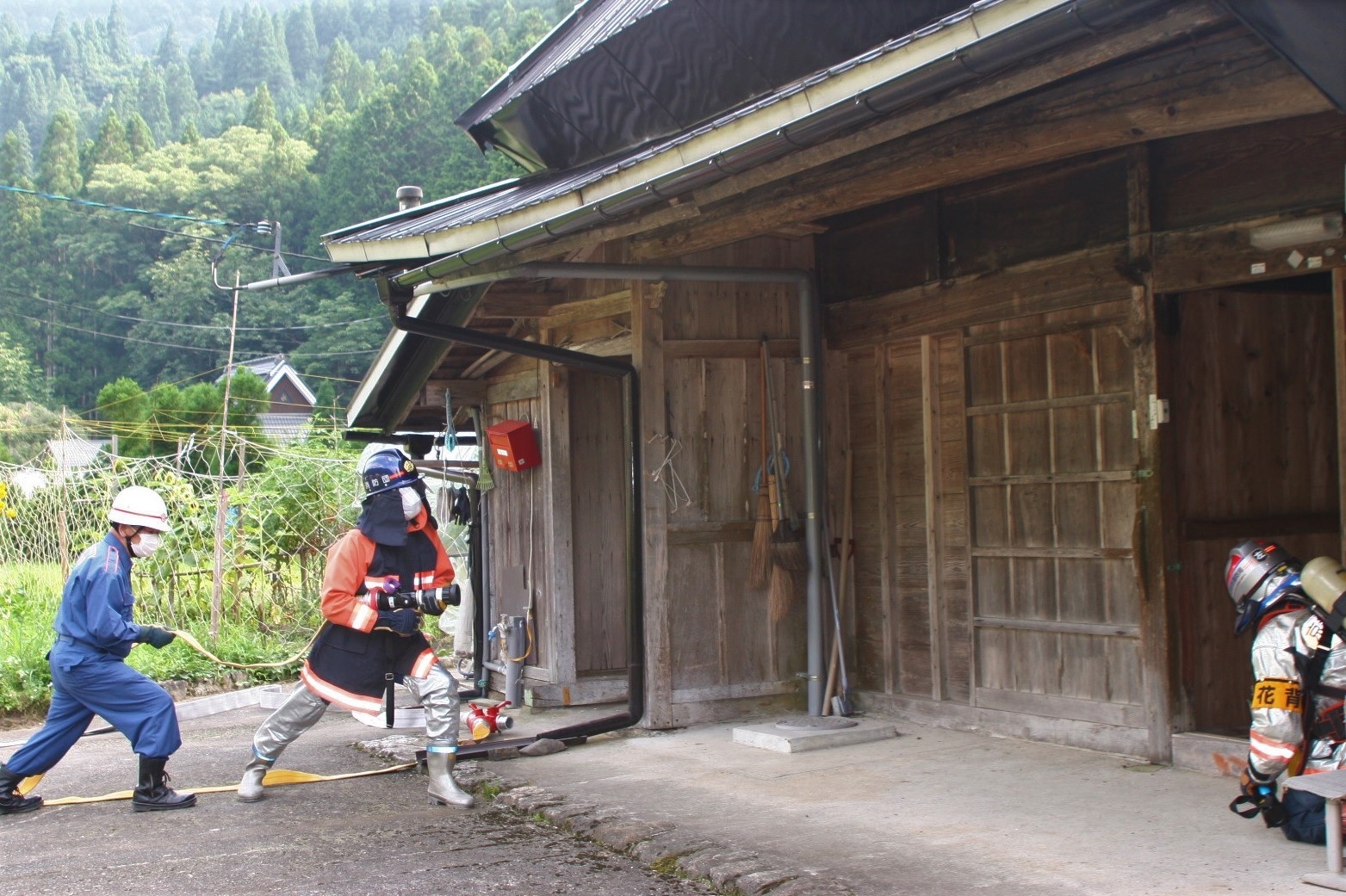 火点前での筒先部署