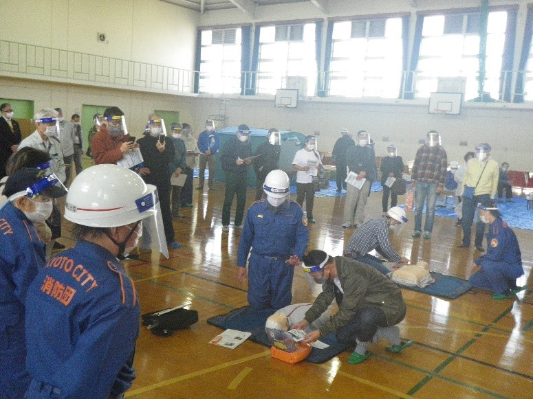 住民の方も積極的に受講していました