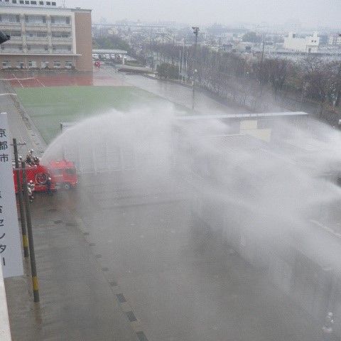 デッキ放水