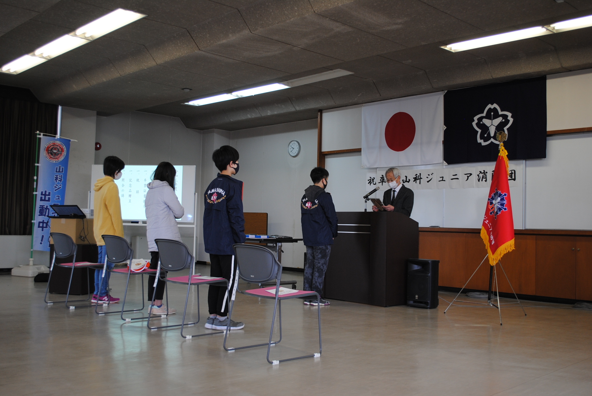 代表幹事から卒団証書授与