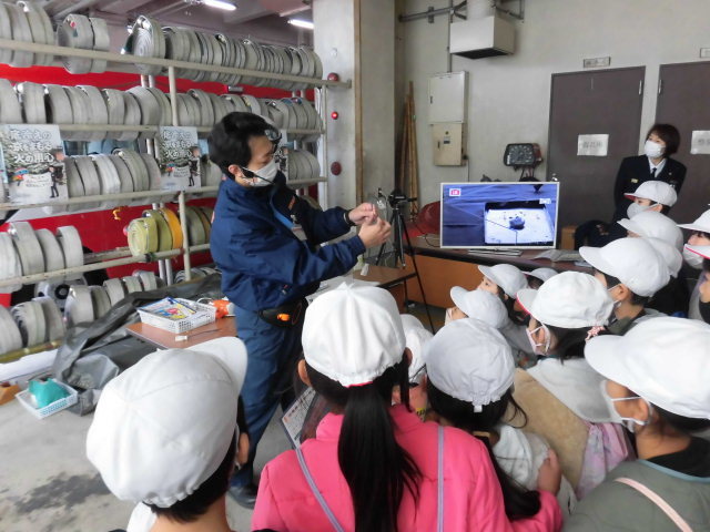 電気火災実験を見学