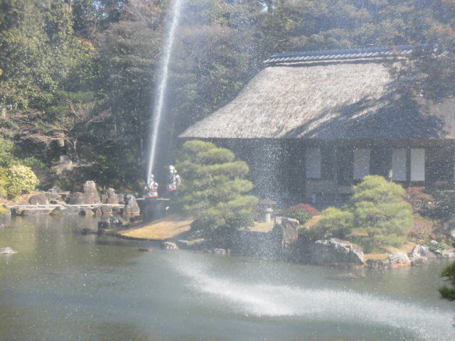 自衛消防隊・消防団・消防隊で合同放水