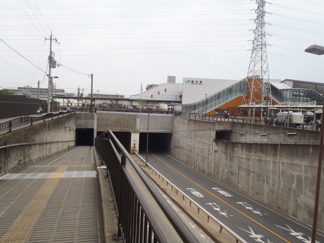 JR東海道線桂川駅高架下（※アンダーパスの例）