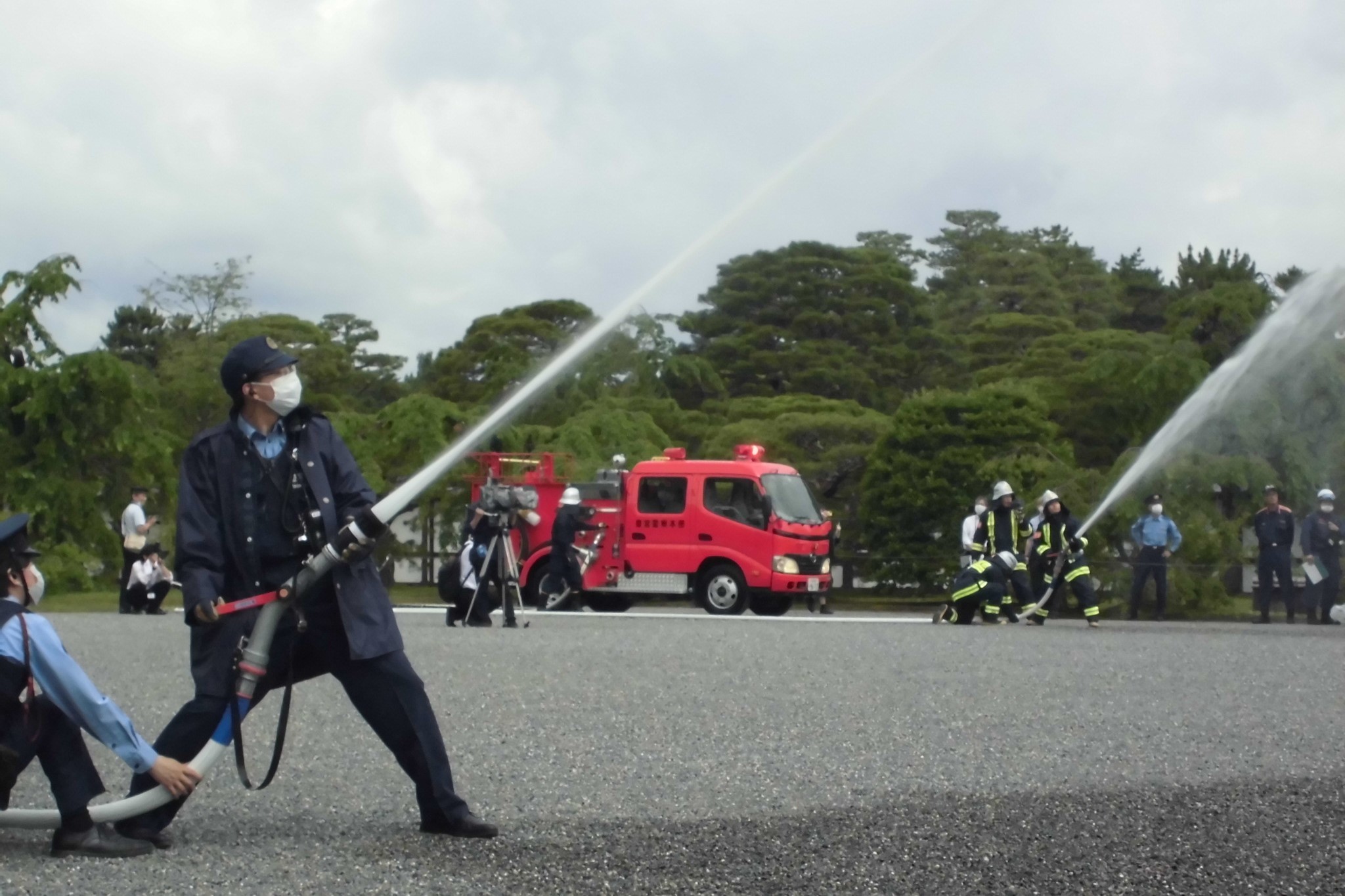 皇宮警察消防隊による放水活動