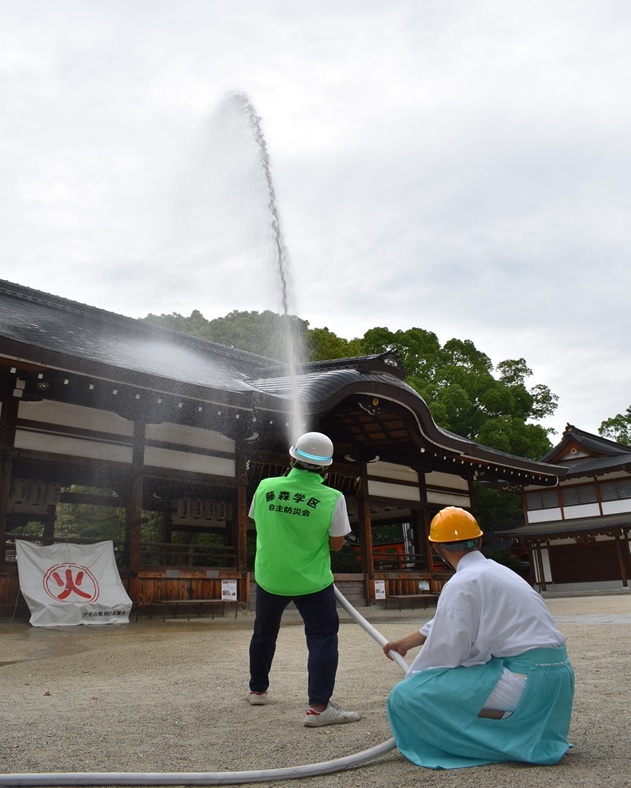 文化財レスキューによる放水活動の様子