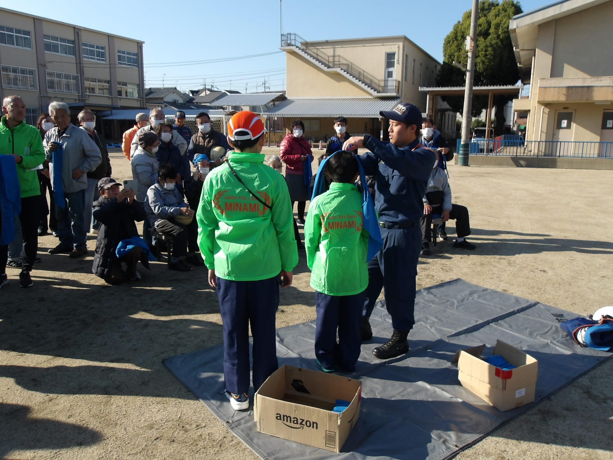 三角巾を使用した応急処置訓練を実施。三角巾がない場合は、タオルなどものOK！