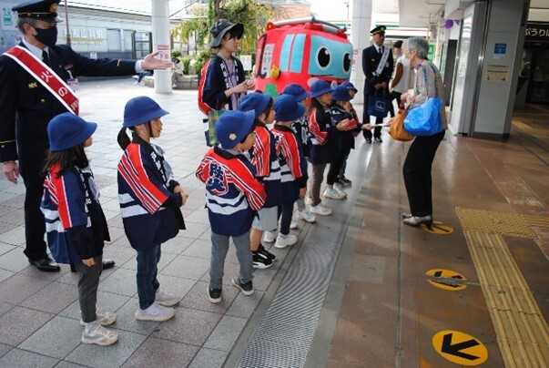 防火の街頭広報の写真