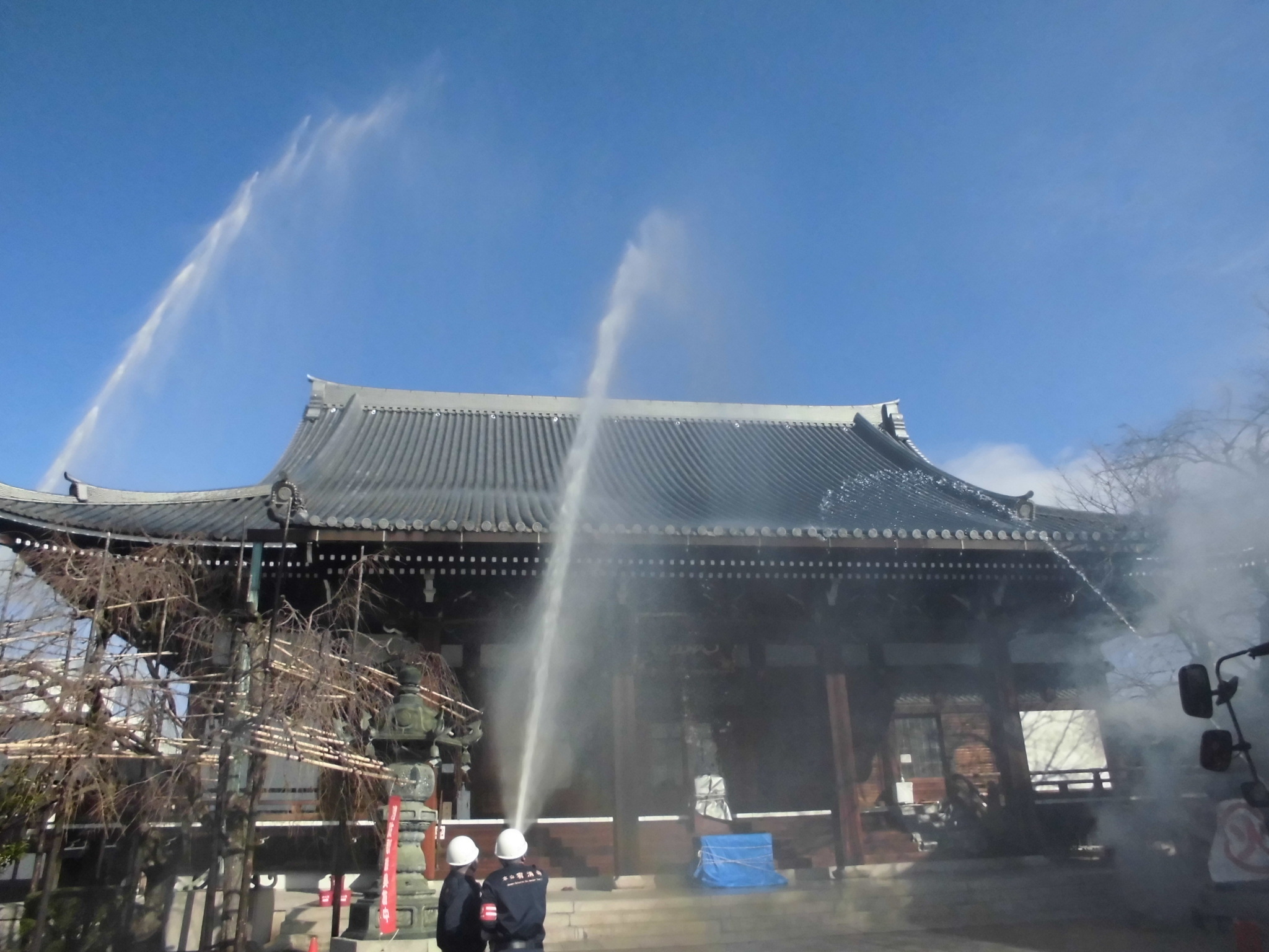 自衛消防隊放水