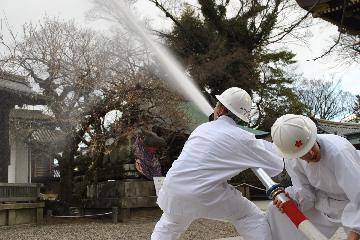 自衛消防隊放水