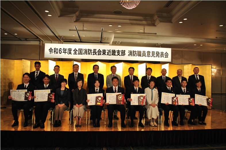 審査員の方、発表者の集合写真