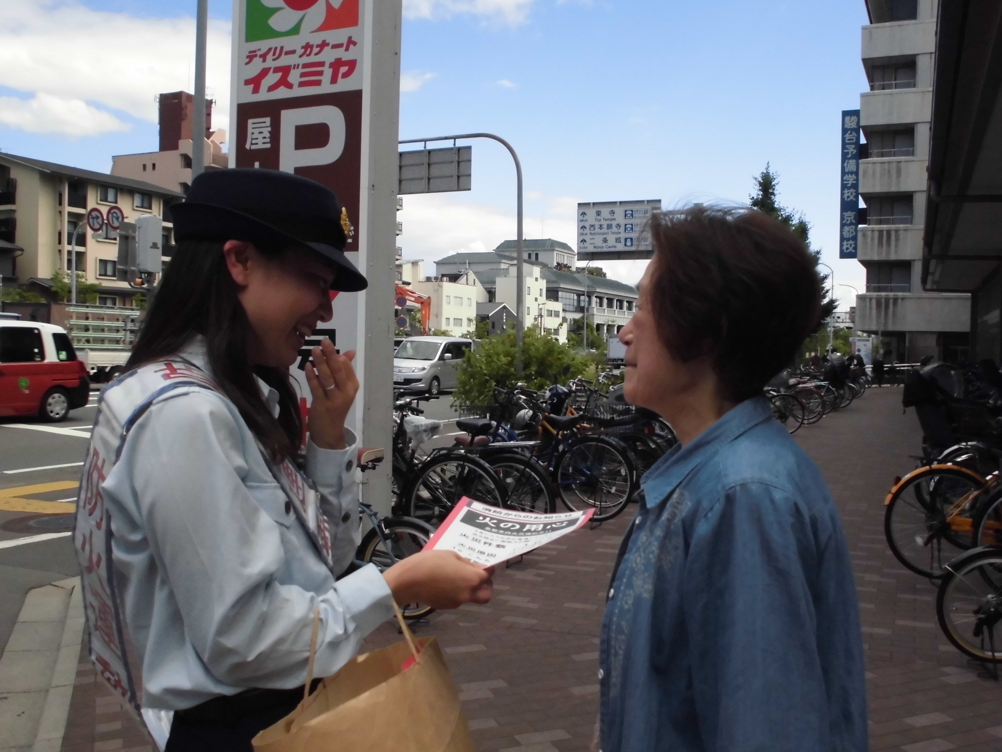 街頭広報1