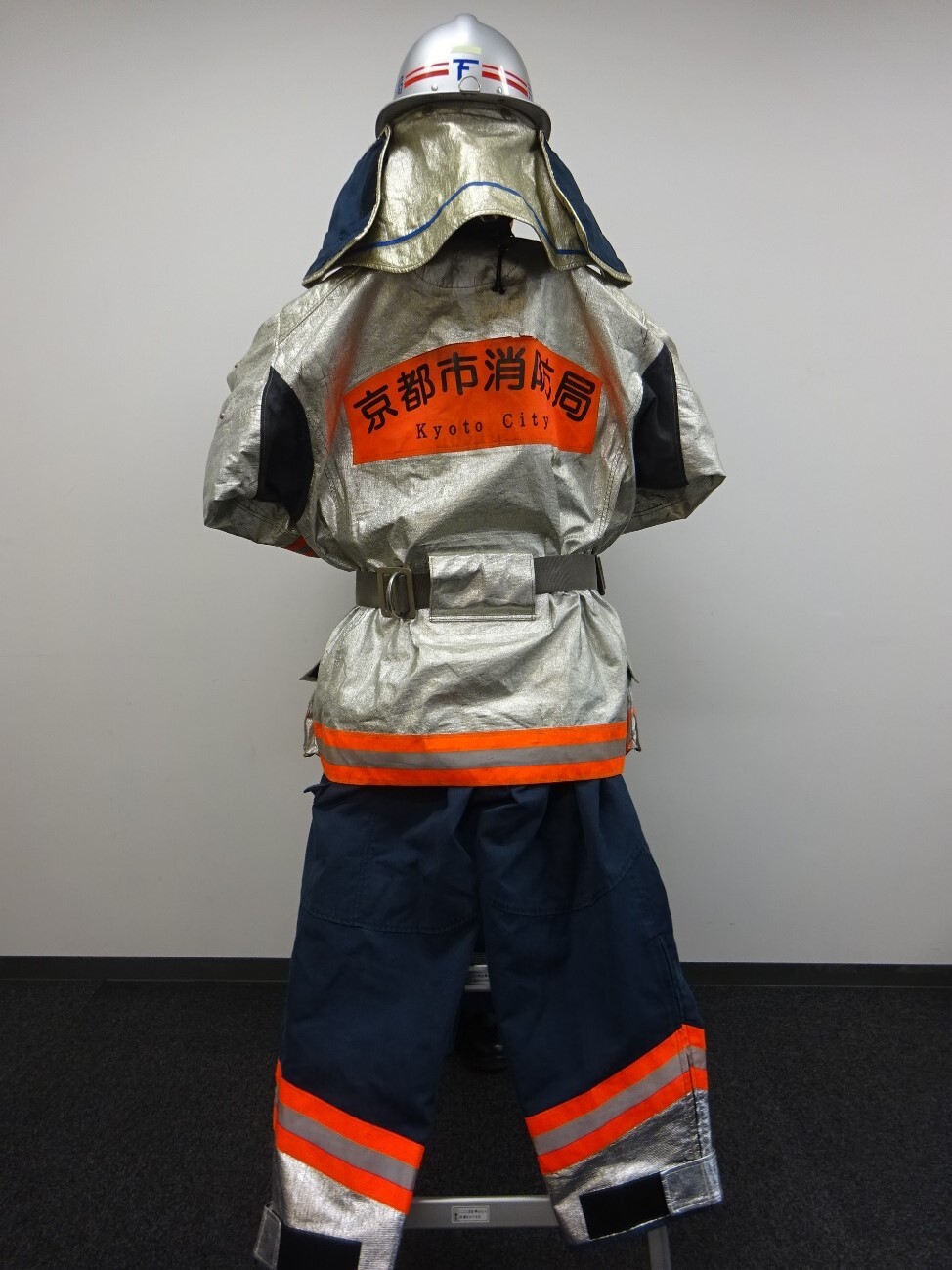 寄贈する防火衣等