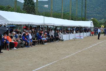消防団総合査閲を見学するジュニア消防団員