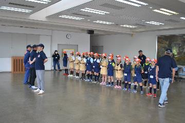 規律訓練に励むジュニア消防団員