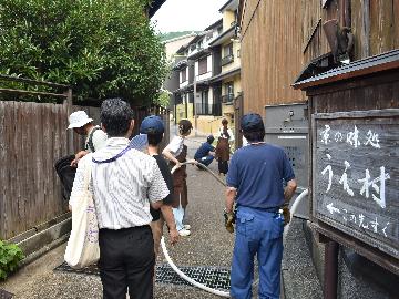 産寧坂付近の放水訓練