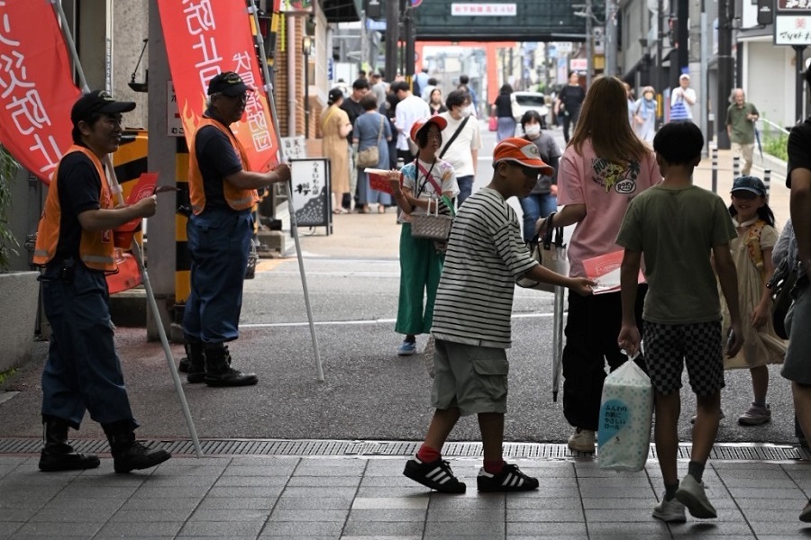 大手筋商店街でジュニア消防団員が広報活動を実施