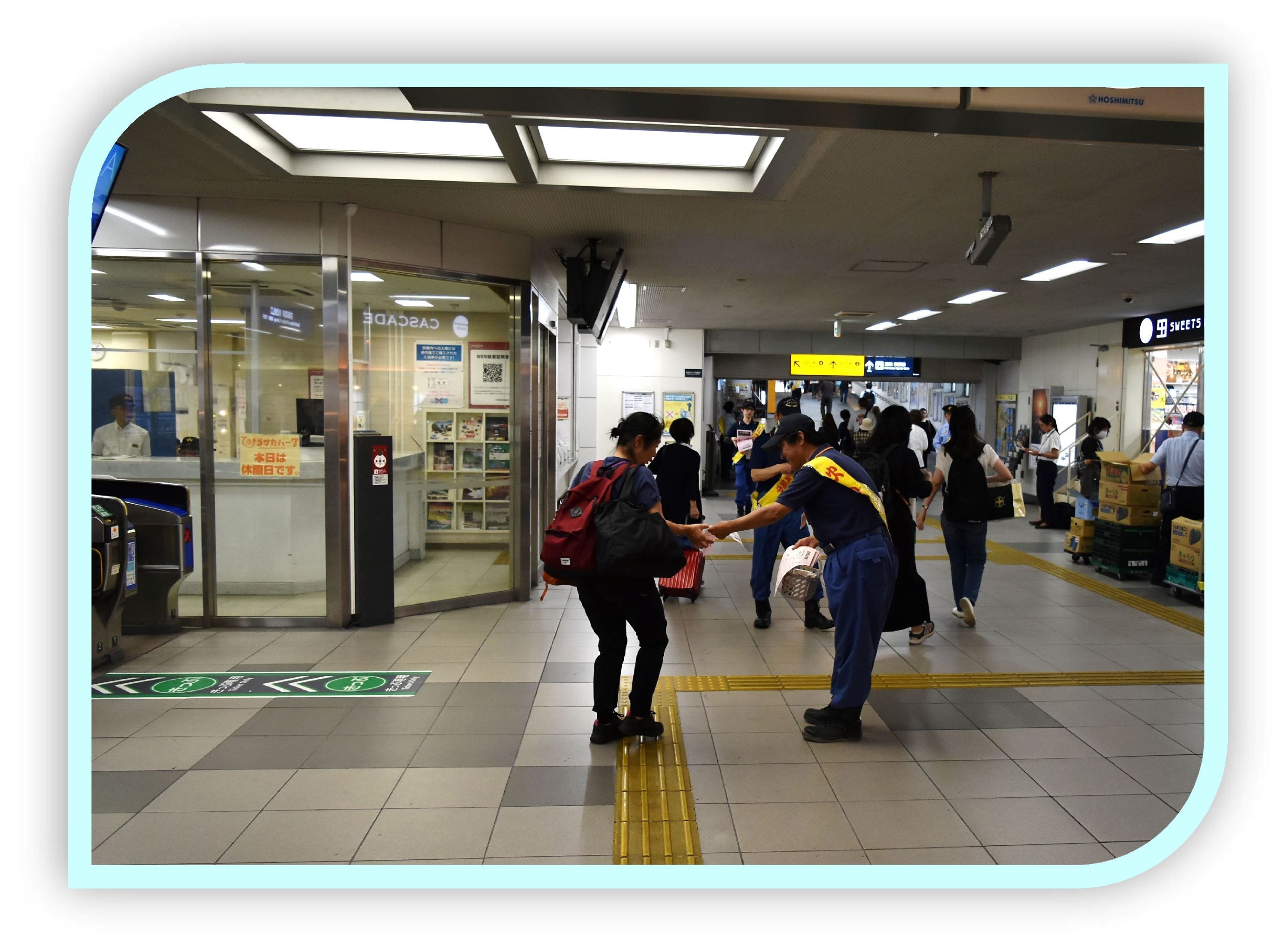 京阪丹波橋駅改札口前での広報活動の様子