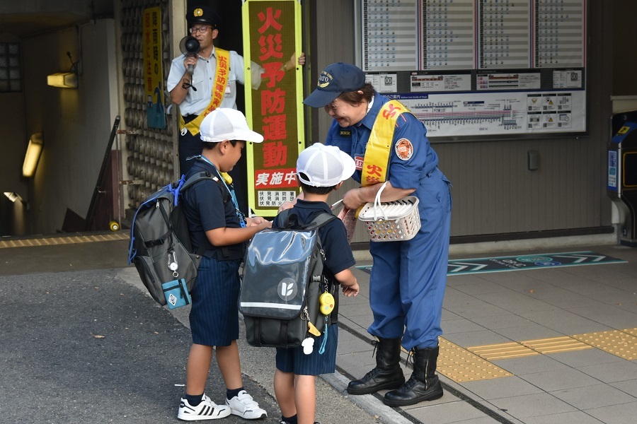 藤ノ森での広報活動の様子