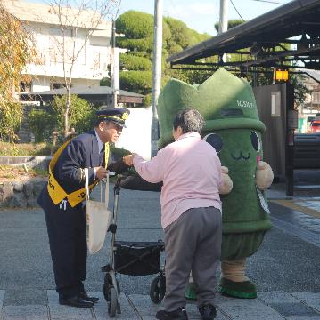 街頭広報の様子