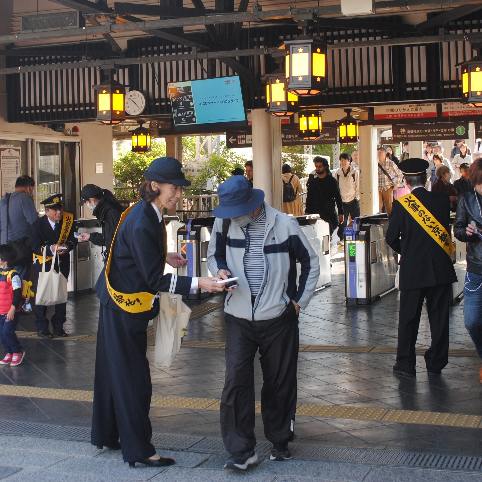 街頭広報の様子
