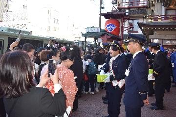 たぬきが一日署長に化ける？