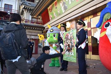 たぬきが一日署長に化ける？