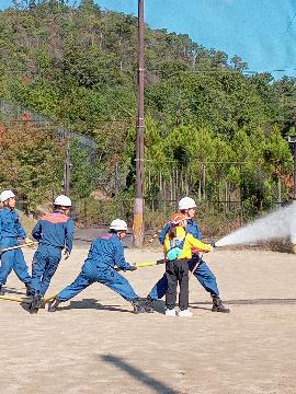 消防分団と放水訓練