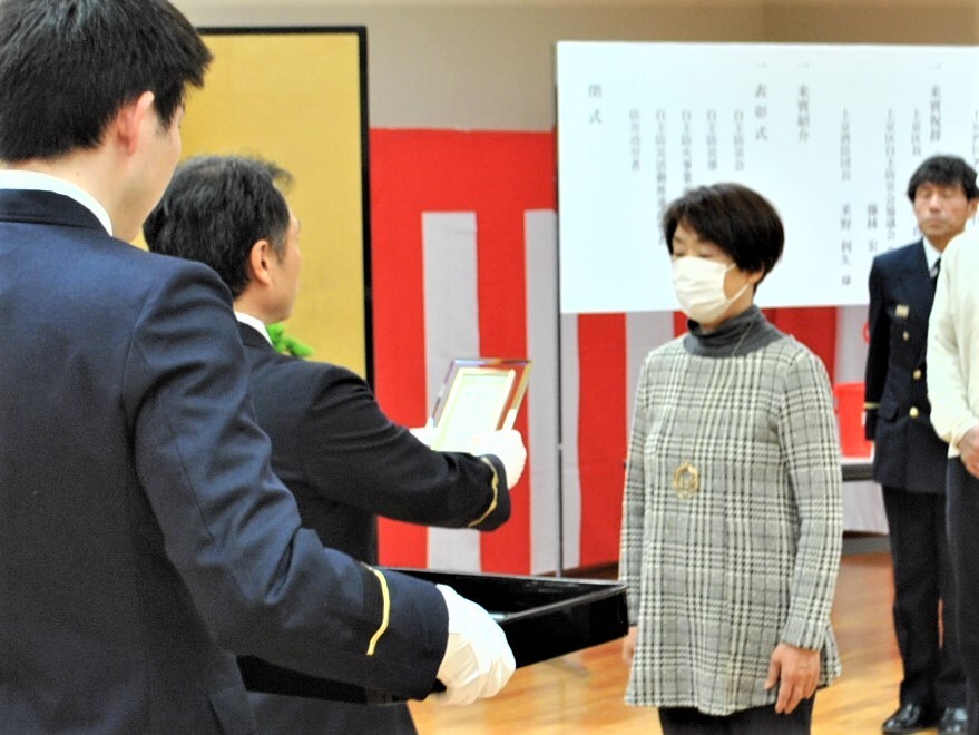 表彰盾の授与