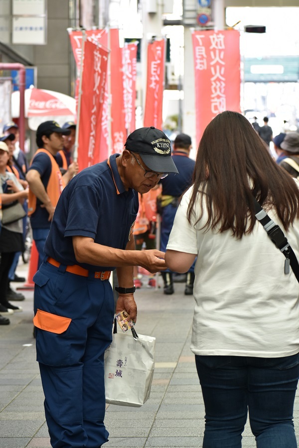街頭広報の様子4