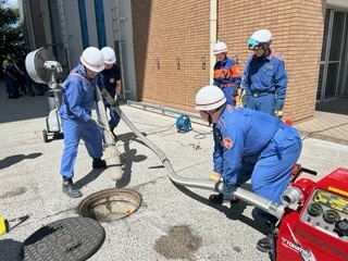 防火水槽からの吸水