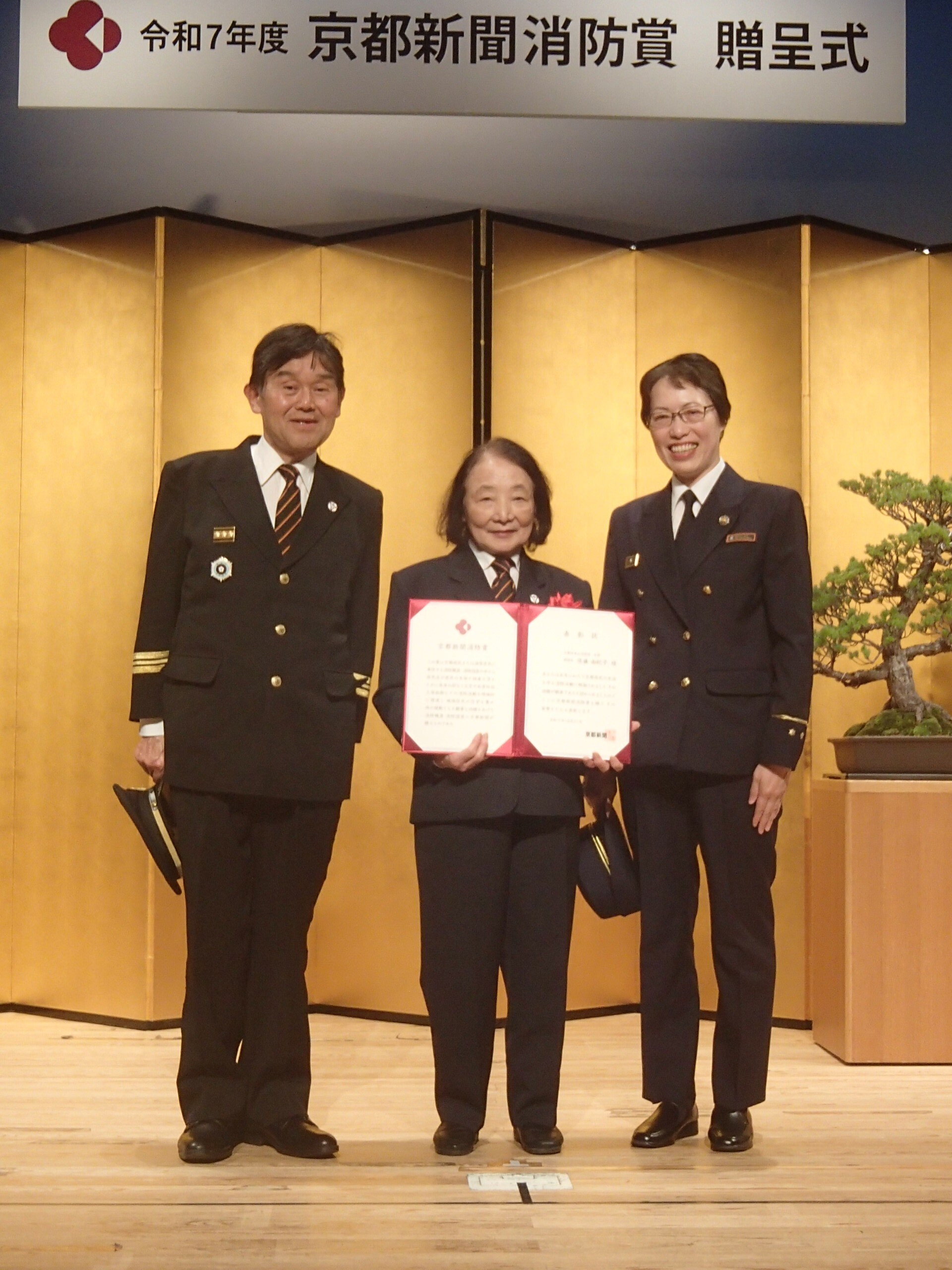 左から多田団長、佐藤副団長、福田署長