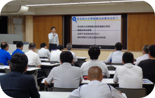 サービスショップの職員を対象とした 防火講習の様子