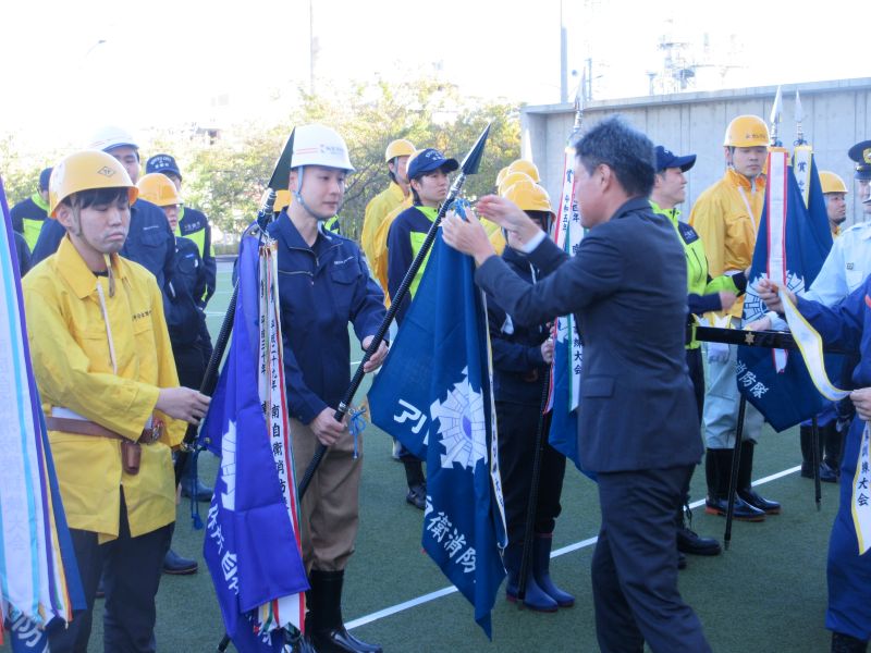 竿頭綬の授与写真