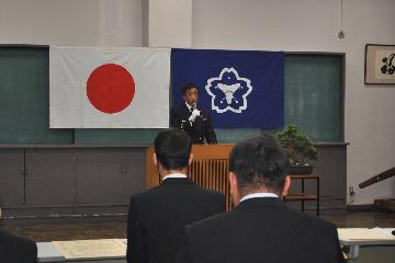 日頃の努力と活動に感謝を込めて祝辞を述べる 加藤西京消防署長