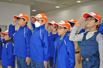 規律訓練最後の「敬礼」